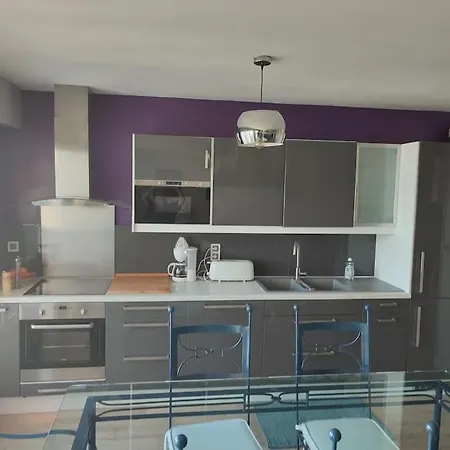 Grand T2 Lumineux Avec Parking