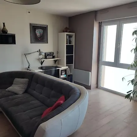 Grand T2 Lumineux Avec Parking